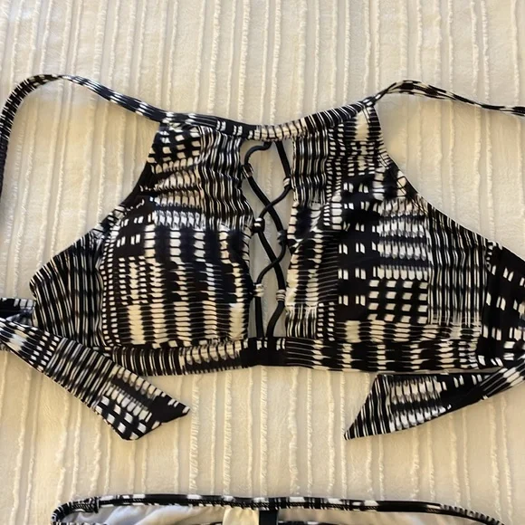 Kenneth Cole NY Two Piece Bathing Suit - Medium - Picture 2 of 5